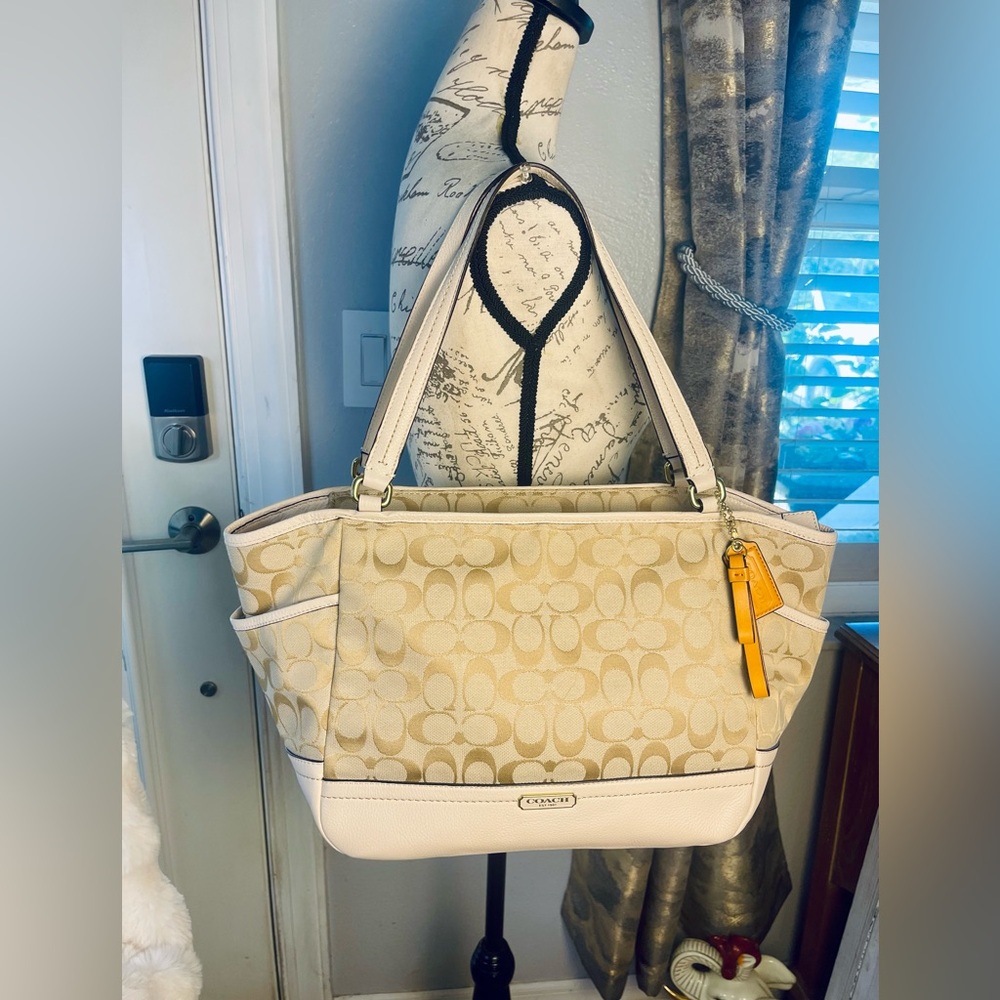 Coach Park Carrie Signature Light Khaki Parchment Beige Leather Weekender Tote